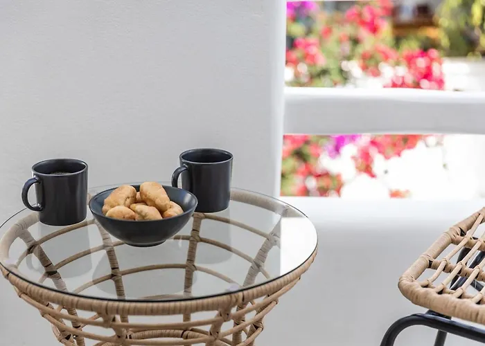Arch Chora Home