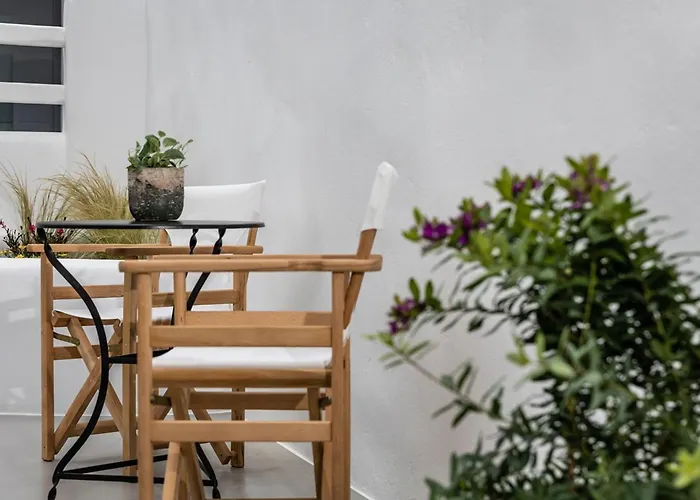 Arch Chora Home